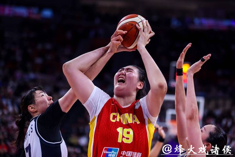 中国女篮新高度!212cm隔扣炸场+47%青训暴涨,能冲世界之巅吗? 中国女篮新高度!212cm隔扣炸场+47%青训暴涨,能冲世界之巅吗?