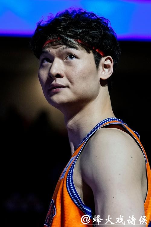 王哲林达成万分里程碑！他的传奇仍然在续写