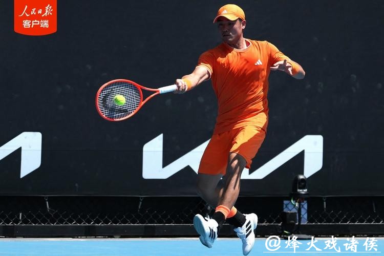 激战三小时拿下澳网正赛首胜，“急先锋”吴易昺开始学会“熬”